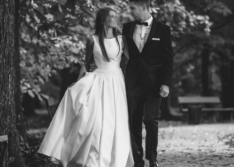 Piękna Suknia Ślubna Bona