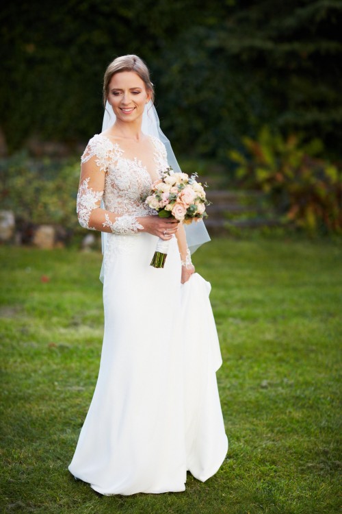 Sprzedam suknie Villa Nova z trenem i welonem