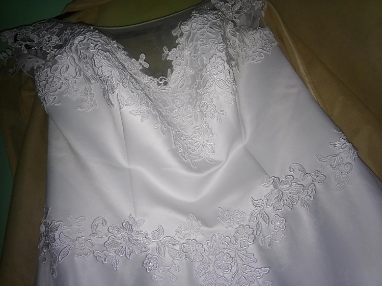 Sprzedam piekna suknie slubna