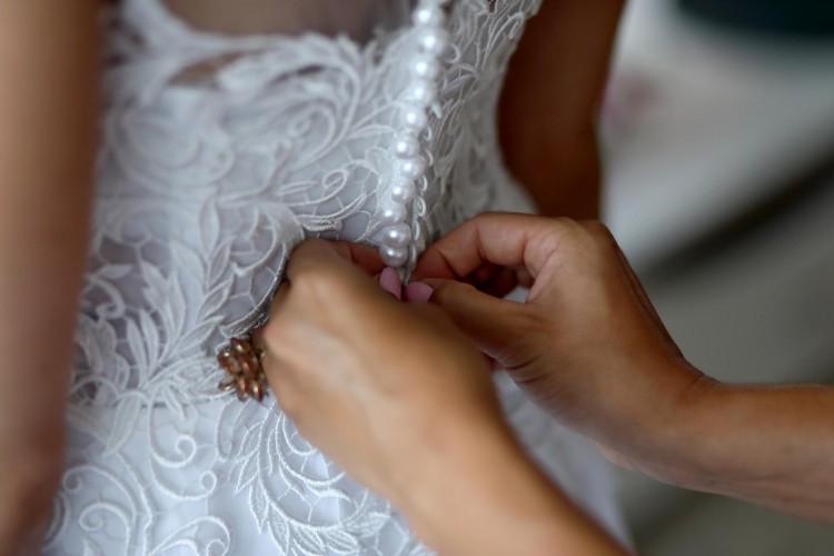 Suknia ślubna śmietankowa, rozmiar 38 gipiura, muślin