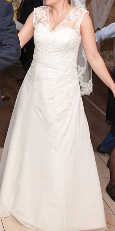 Śliczna suknia ślubna