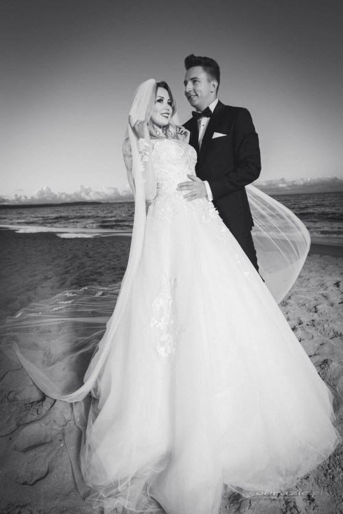 PRZEPIĘKNA SUKNIA ŚLUBNA