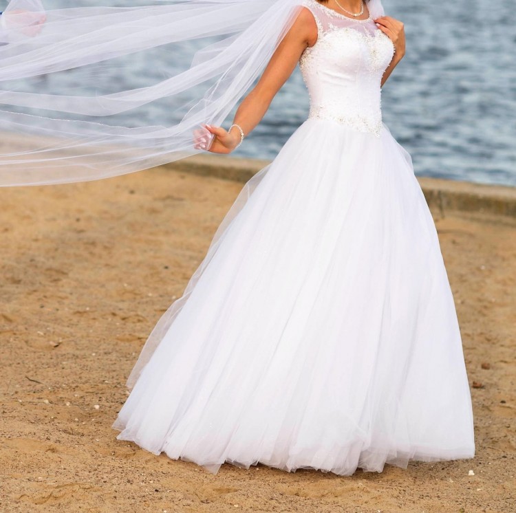 Piękna i efektowna suknia ślubna Maxima