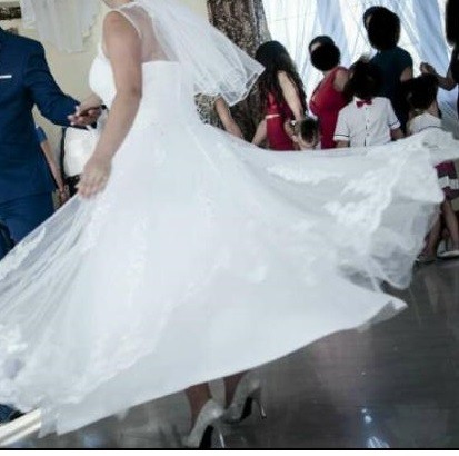 Zjawiskowa suknia w literę A,koronkowy dół