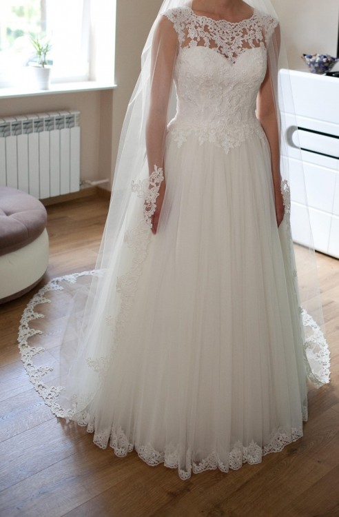 Suknia Ślubna z salonu + długi welon z koronką