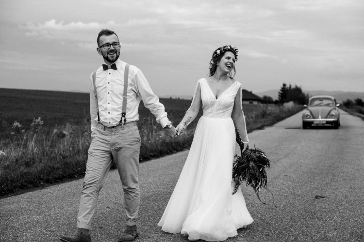 sprzedam suknie idealny stan 36/38 wyblała biel