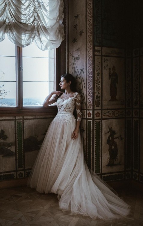 Zjawiskowa suknia z koronki i tiulu roz.34