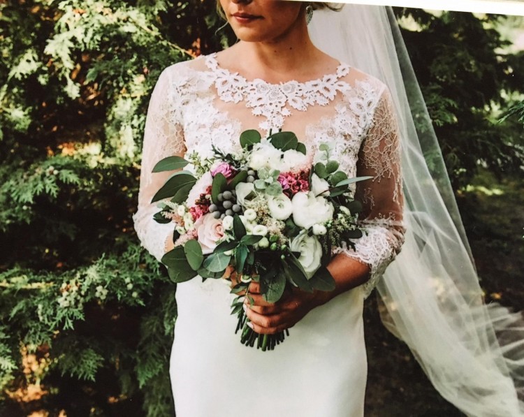 Koronkowa suknia ślubna z trenem Elizabeth Passion