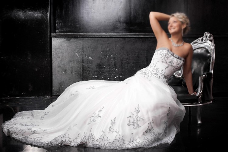 Suknia ślubna z trenem 36/38