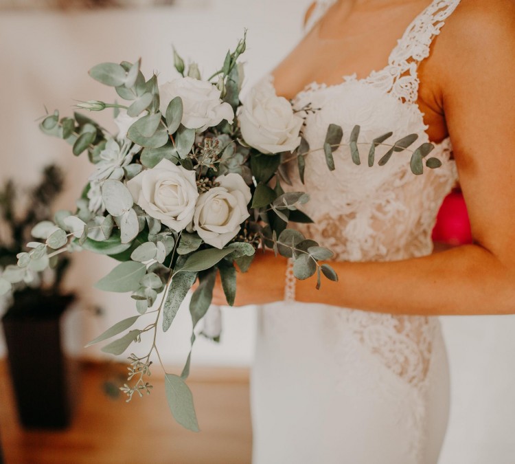 Suknia Ślubna Lillian West 6454 + Welon 2,2 m