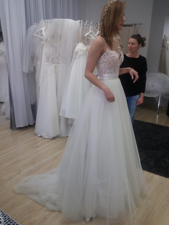 Suknia ślubna r. 36, tiulowa, 2017, Salon Freya