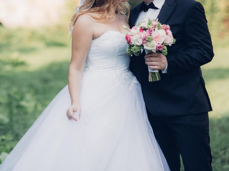 Suknia ślubna "księżniczka" & welon katedralny gratis!