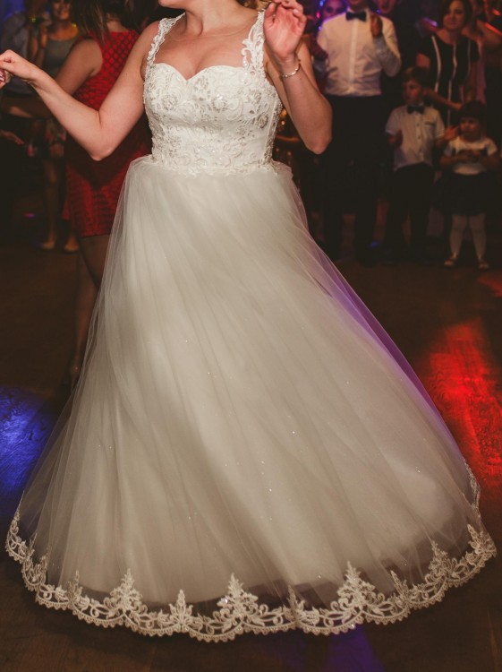 Cudowna suknia ślubna z dwoma welonami