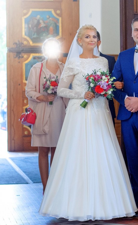 Piekna suknia ślubna