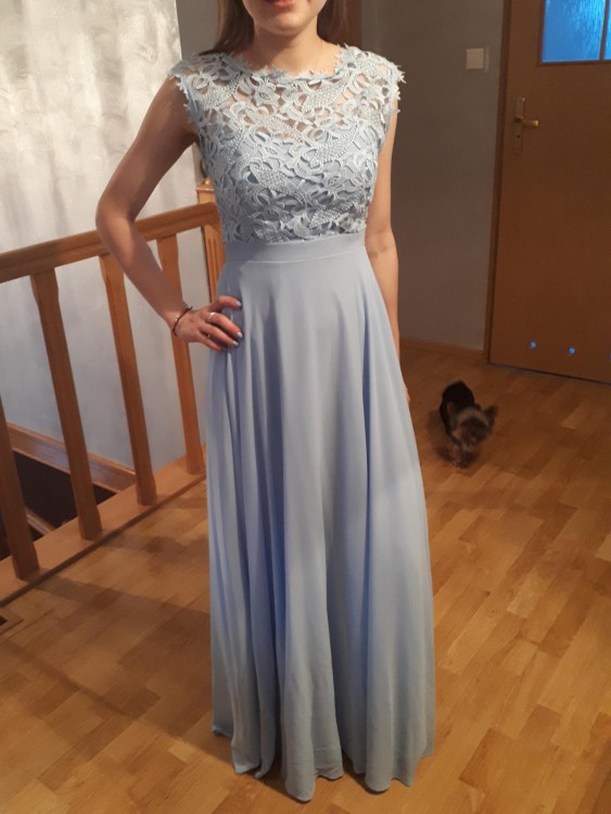 Błękitna suknia dla druchny bądź na poprawiny.