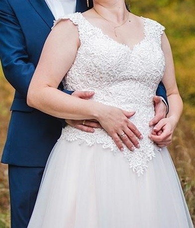 SUKNIA ŚLUBNA KORONKOWA