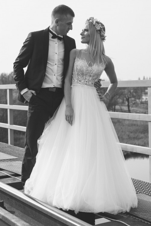 Suknia ślubna firmy MARIFELD model Carmelin r.34/36+ welon