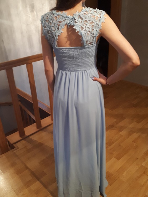 Błękitna suknia dla druchny bądź na poprawiny.