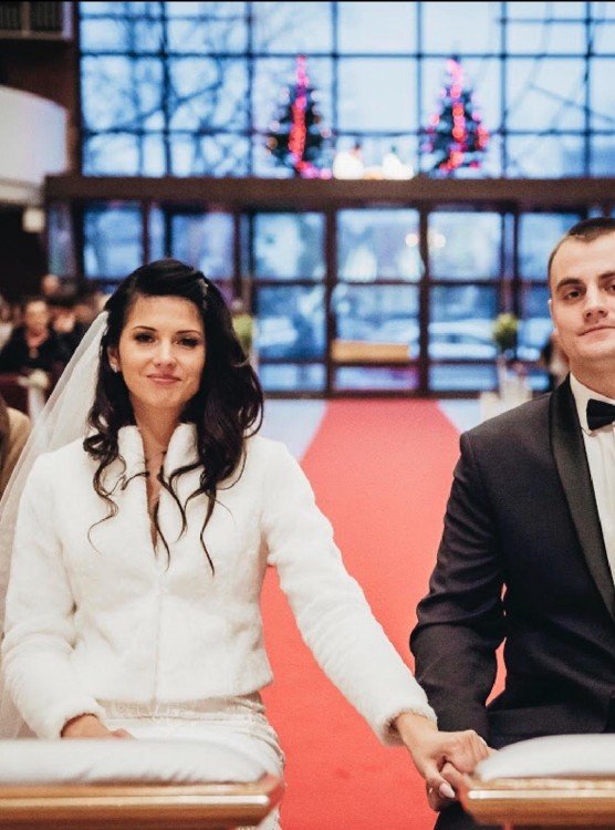 Eleganckie futerko ślubne z salonu Carolina Prestige