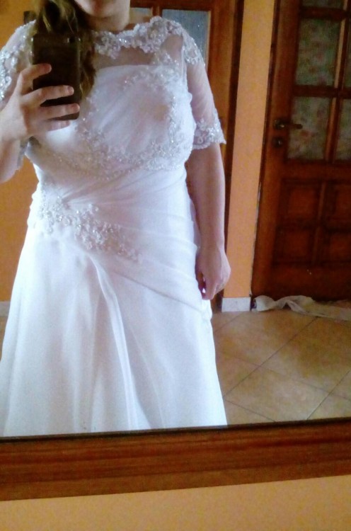 Śliczna suknia ślubna
