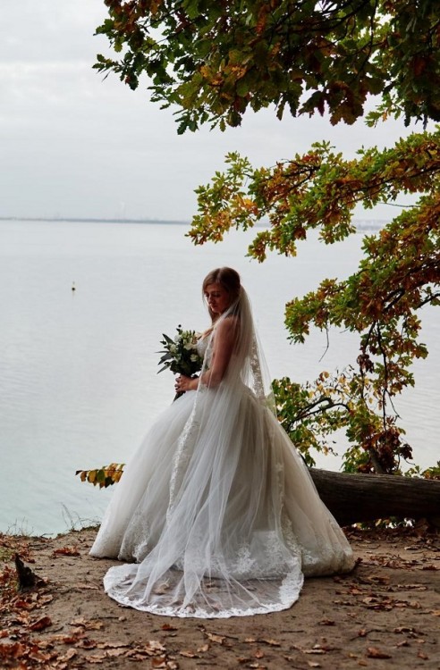 Suknia ślubna Ana od Farage Paris + długi welon z koronką