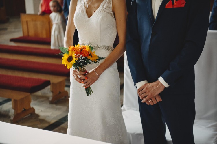 śliczna koronkowa suknia ślubna