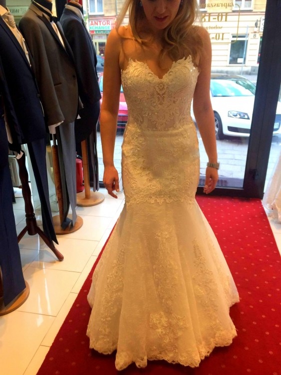 Suknia ślubna koronkowa La Petra Fortunetta