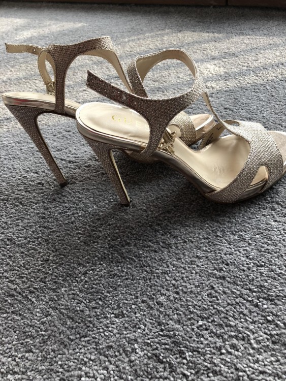 Piękne, nowe, buty Guess! Rozmiar 37, kolor Złoto/Szampański