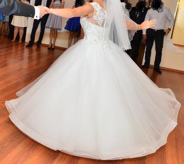 Piękna suknia ślubna