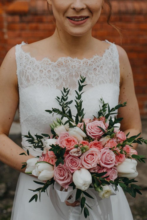 Romantyczna suknia w kształcie litery A