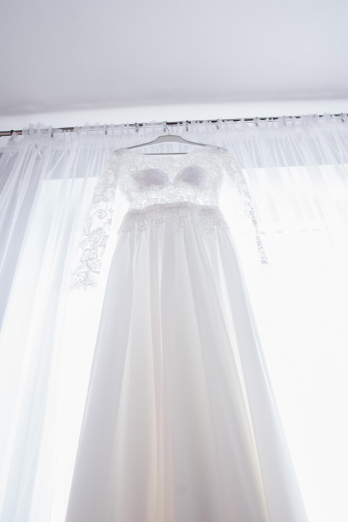 Suknia ślubna, koronkowa, długi rękaw