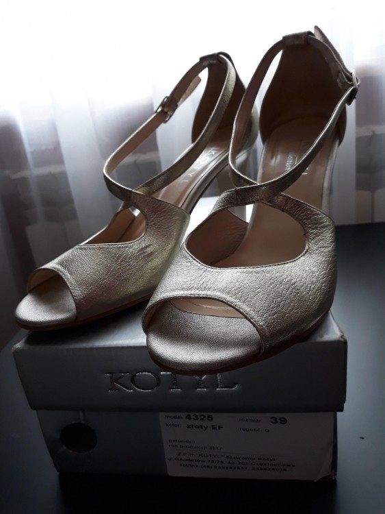 Buty Kotyl złote roz. 39