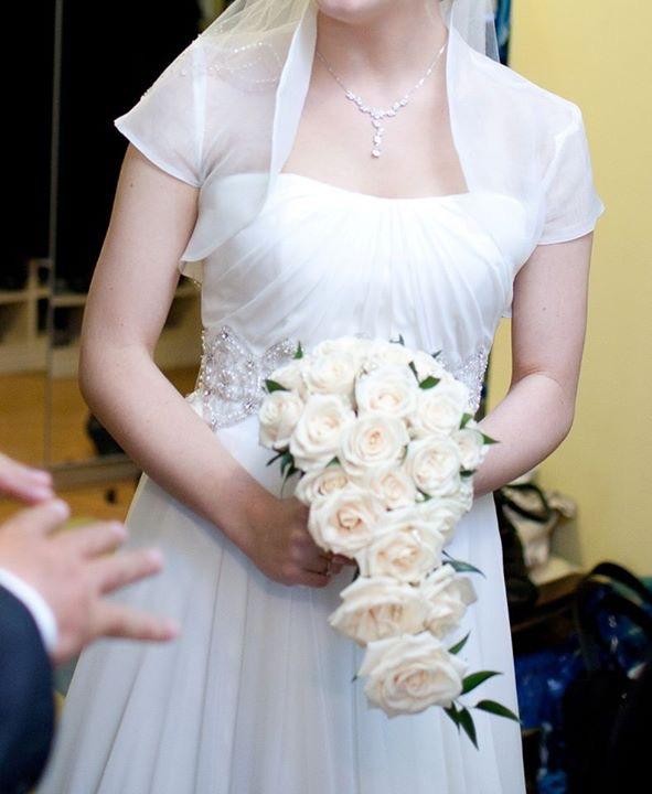 Lekka zwiewna suknia z regulowanym gorsetem