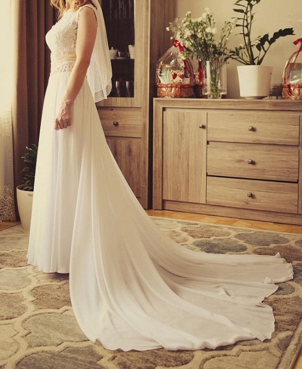 Sprzedam suknię ślubną z trenem, rozm. 32/34