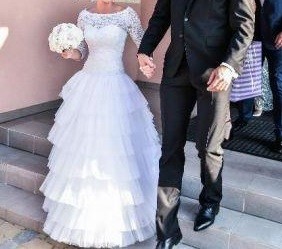 Biała suknia ślubna