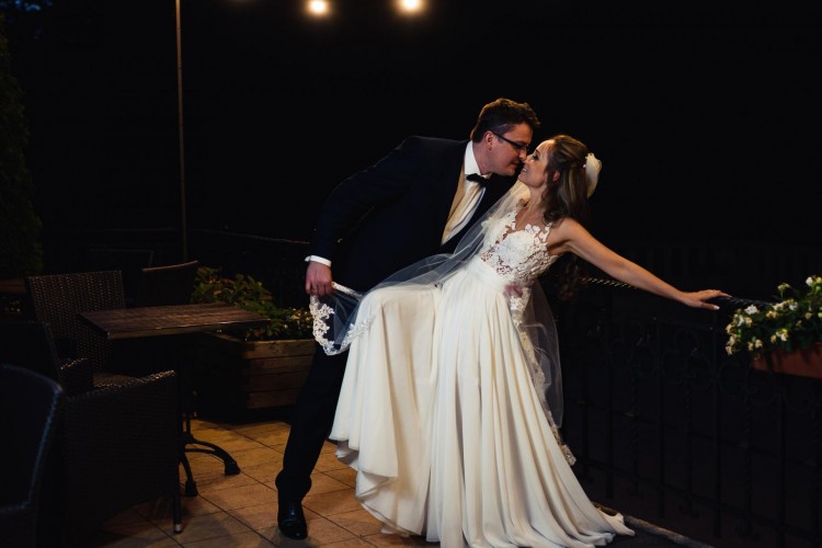 suknia ślubna długa koronka