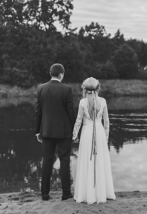 Suknia ślubna kolor śmietankowy.