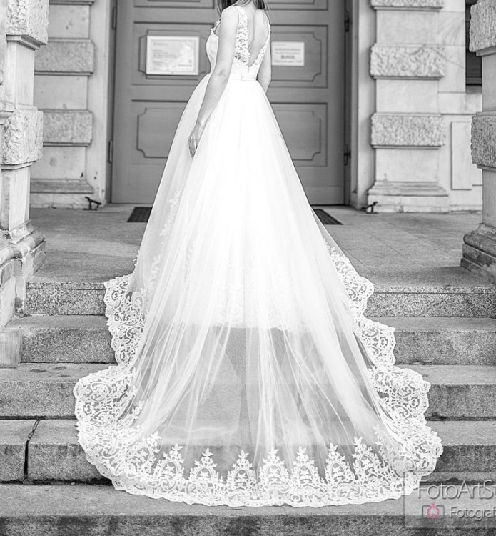 SUKNIA ŚLUBNA KORONKA KSIĘŻNICZKA TREN ROZM. 34 PIĘKNA!!!