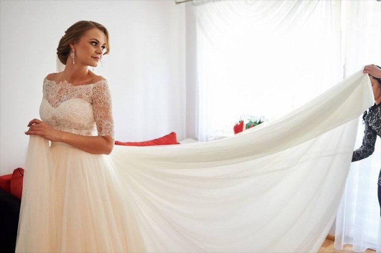 Wyjątkowa Suknia Ślubna Justin Aleksander 8900 długi tren