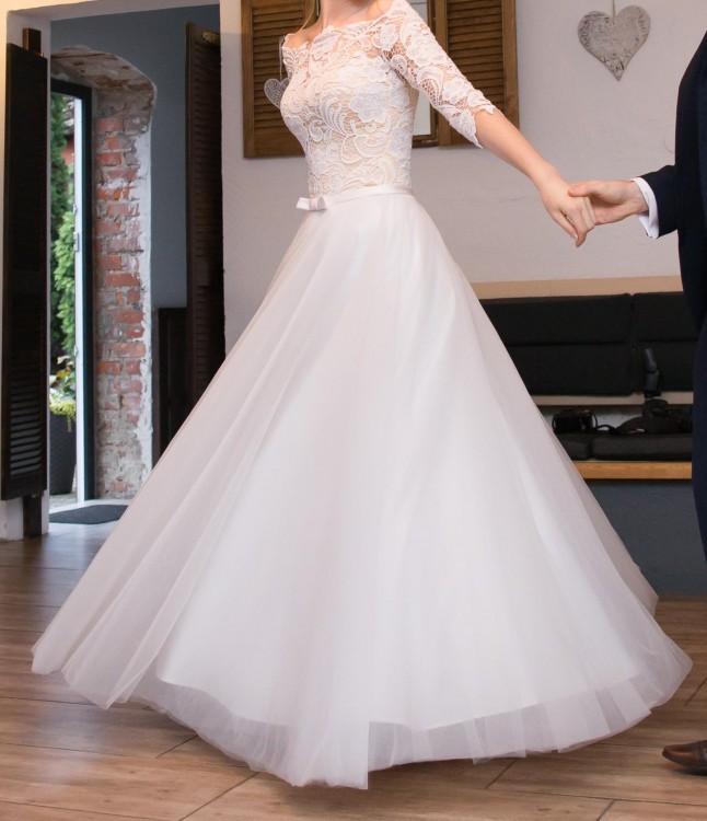 Sprzedam elegancką suknię ślubną