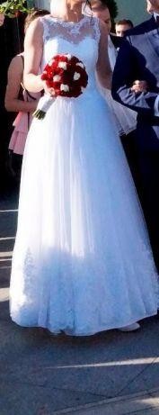 Biała suknia ślubna - delikatna, koronka