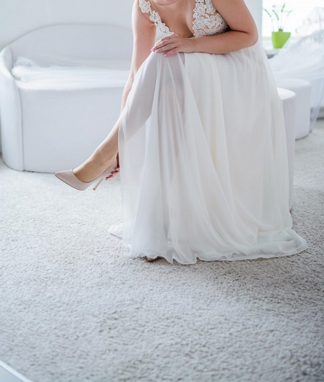 Sprzedam delikatną, zwiewną, koronkową suknię ślubną