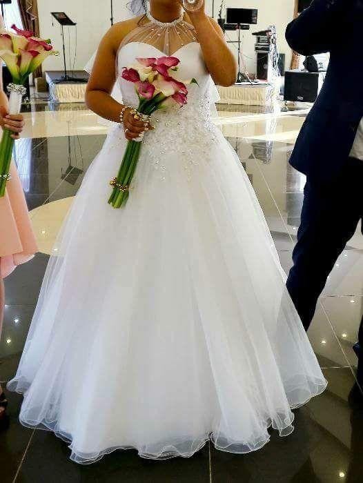 Suknia ślubna z kryształkami swarovskiego