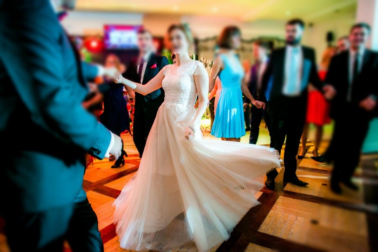 Koronkowa suknia ślubna Maggio Ramatti w rozmiarze 36