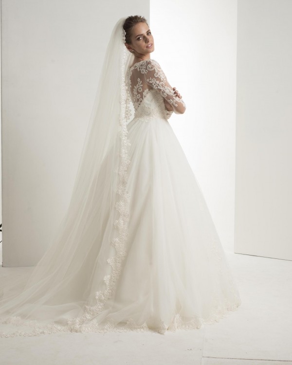 Bajeczna suknia koronkowa + welon gratis