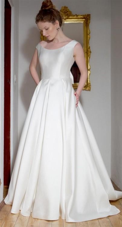 Klasyczna, ponadczasowa i elegancka suknia ślubna