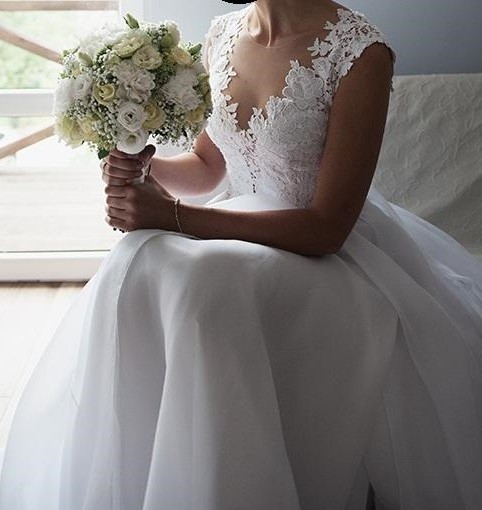 Piękna elegancka suknia ślubna z odpinanym trenem, rozmiar S