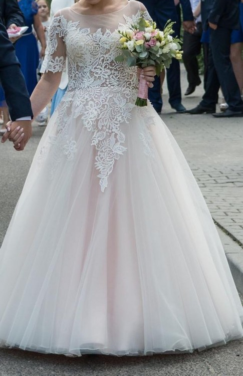 Piękna suknia ślubna