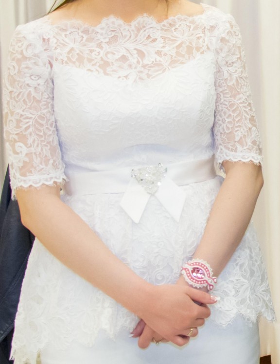 Krótka koronkowa sukienka ślubna