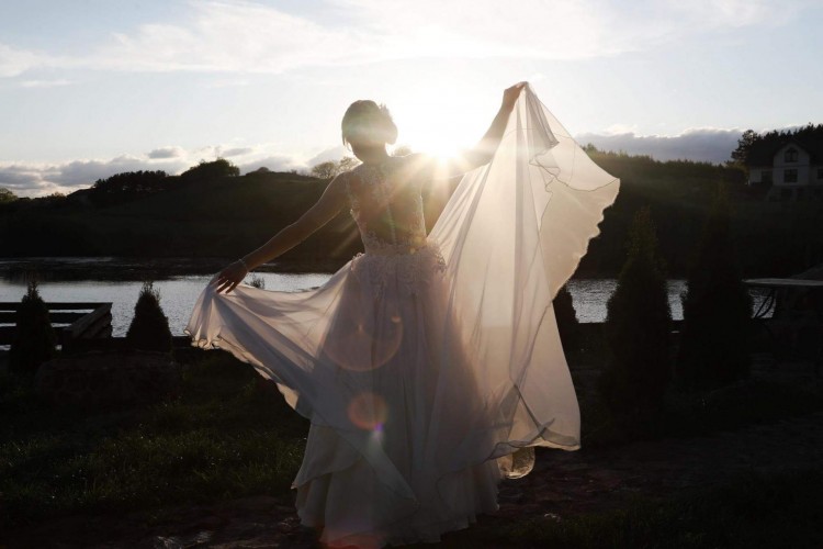 Suknia ślubna GALA MACHIKO + welon, koło, buty